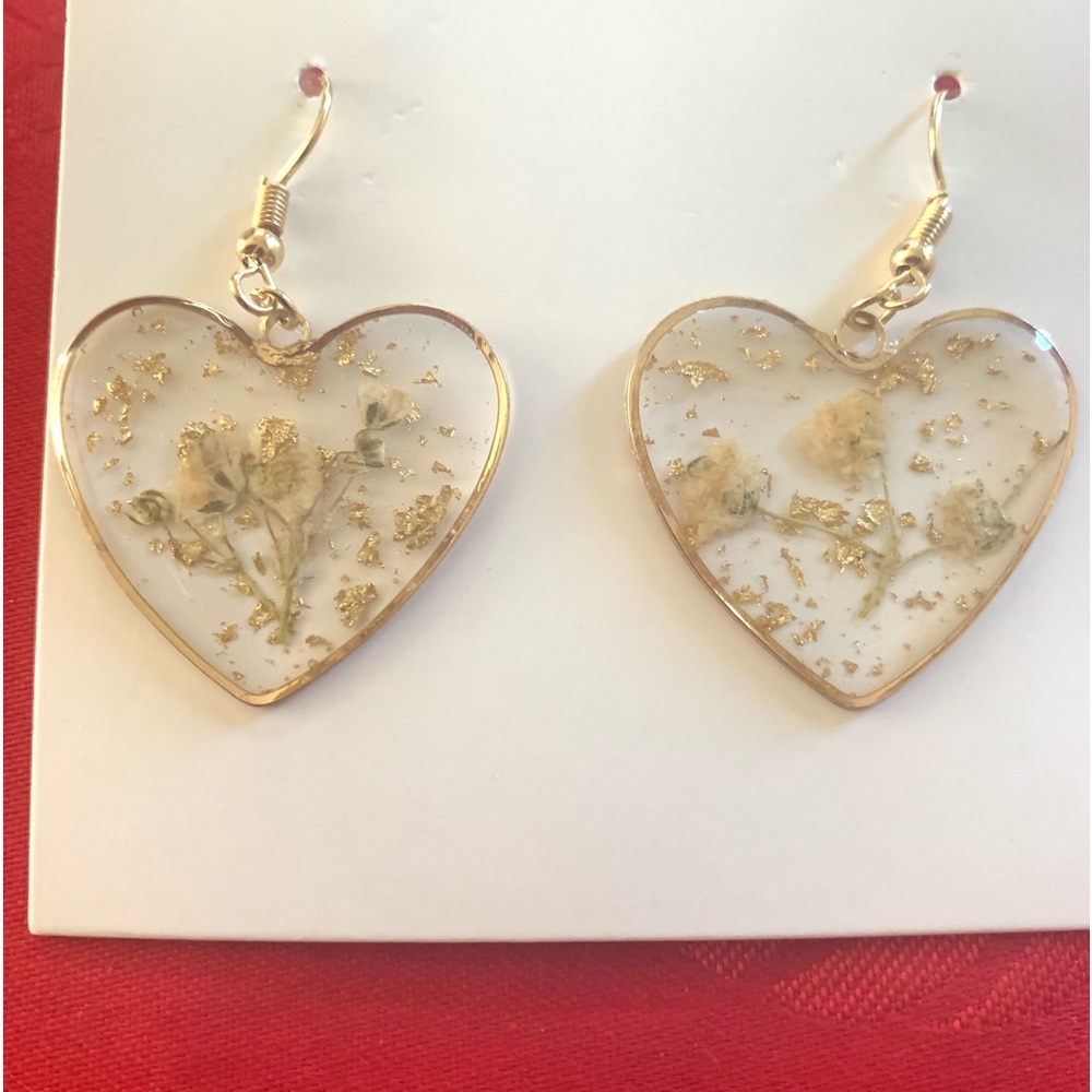 Serra Loop Heart Flowers Earrings